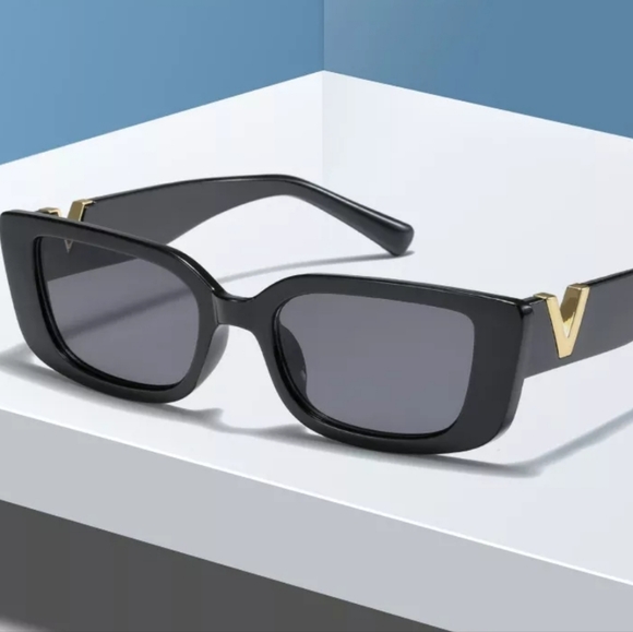 LUXURY CAT EYE SUNGLASSES WITH GOLDEN V - Picture 1 of 7